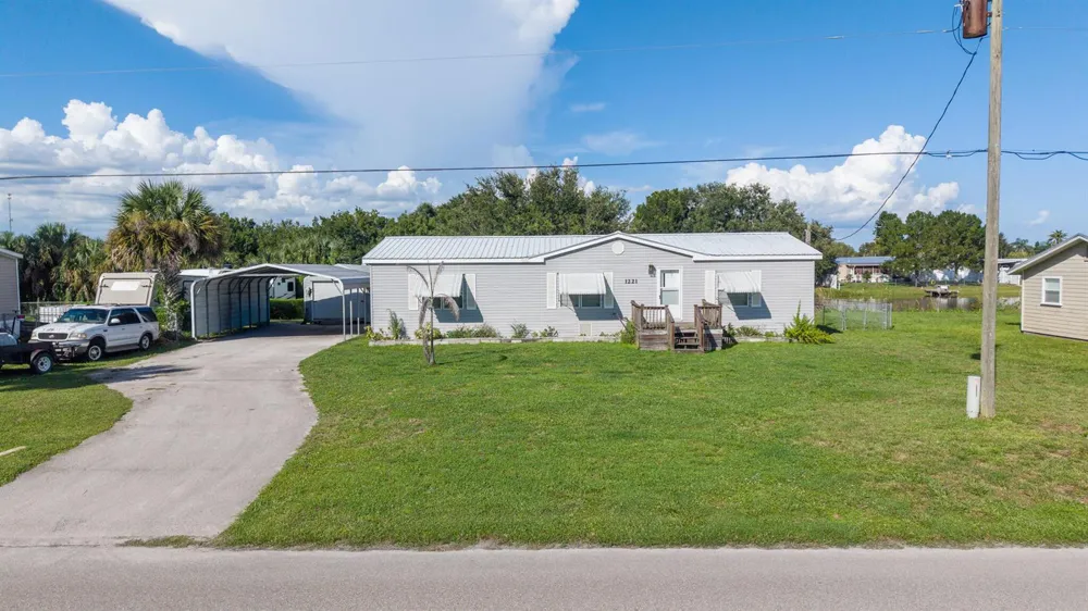 1221 CHOBEE STREET Okeechobee, FL 34974