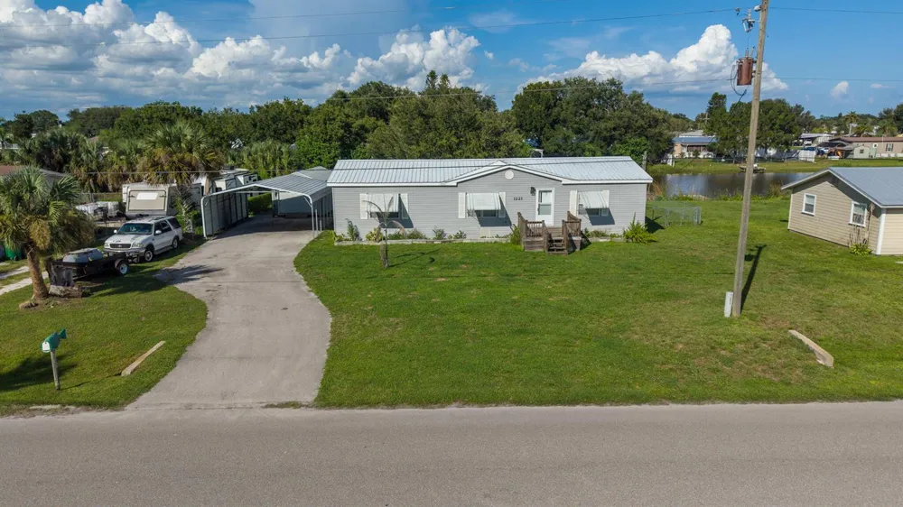 1221 CHOBEE STREET Okeechobee, FL 34974