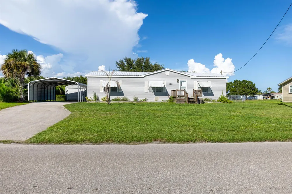 1221 CHOBEE STREET Okeechobee, FL 34974