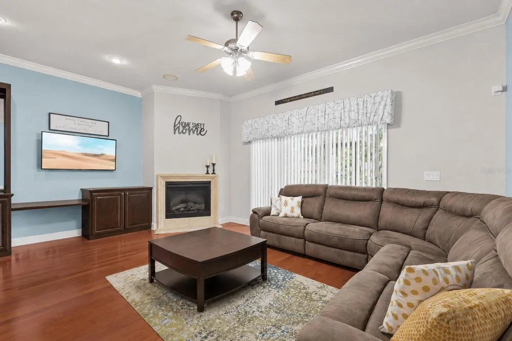1016 GREEN GATE BOULEVARD Groveland, FL 34736