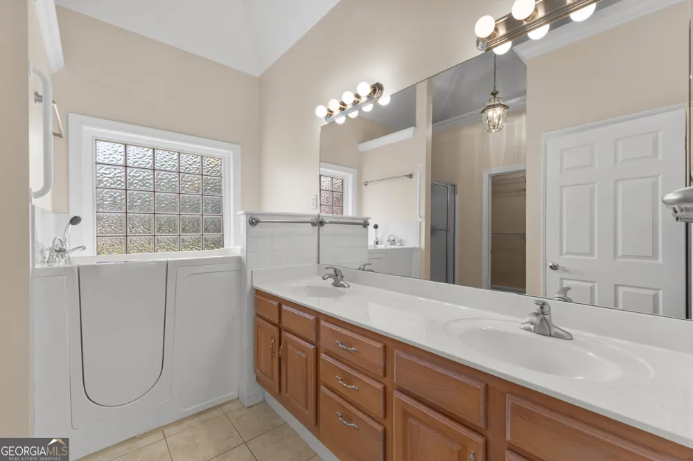 106 Manor WAY Carrollton, GA 30117