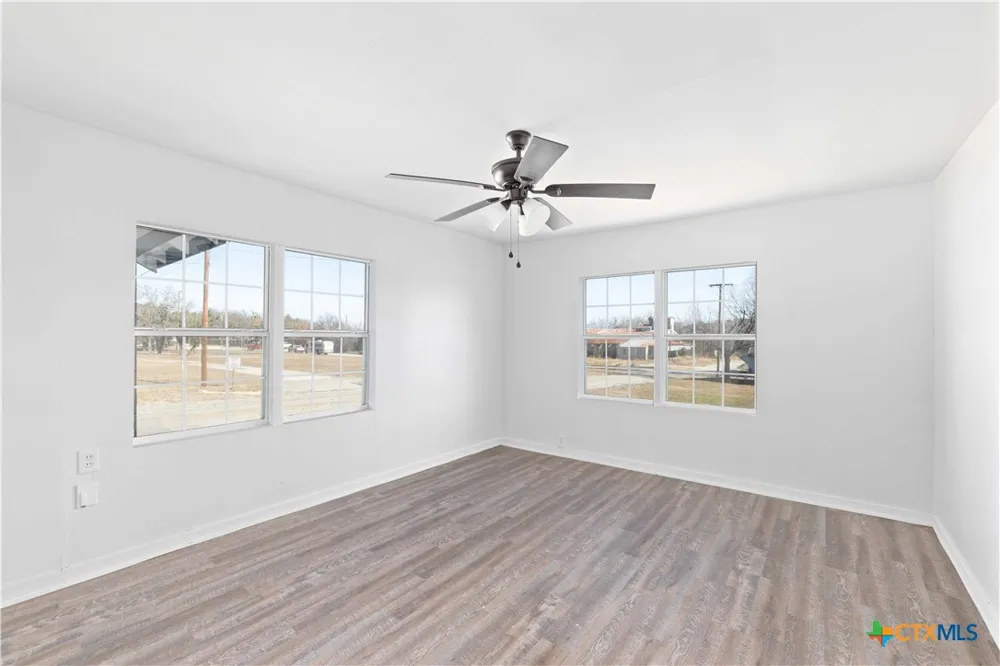 104 E Whitney Street Hamilton, TX 76531