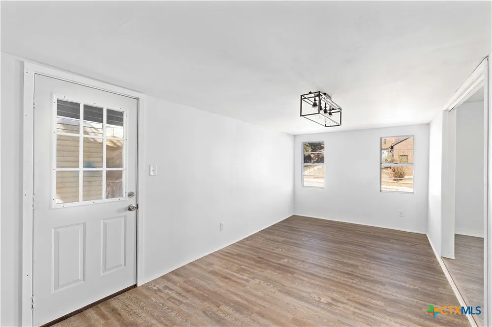 104 E Whitney Street Hamilton, TX 76531