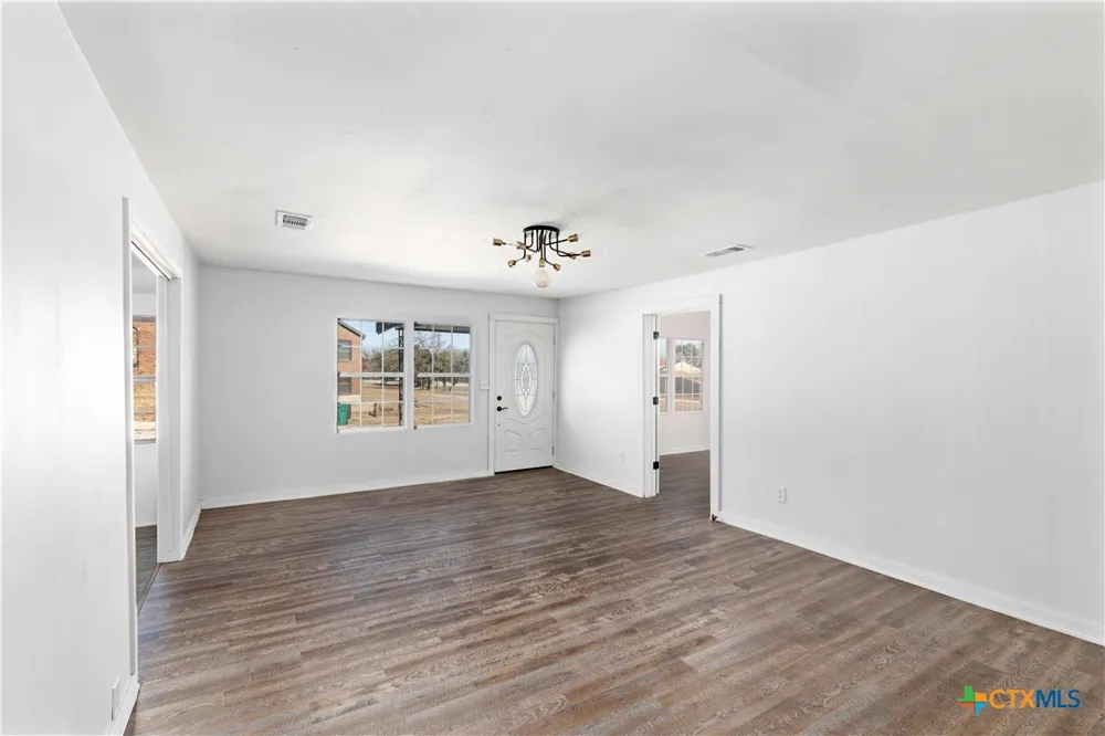 104 E Whitney Street Hamilton, TX 76531
