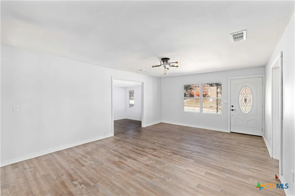 104 E Whitney Street Hamilton, TX 76531