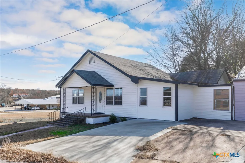 104 E Whitney Street Hamilton, TX 76531