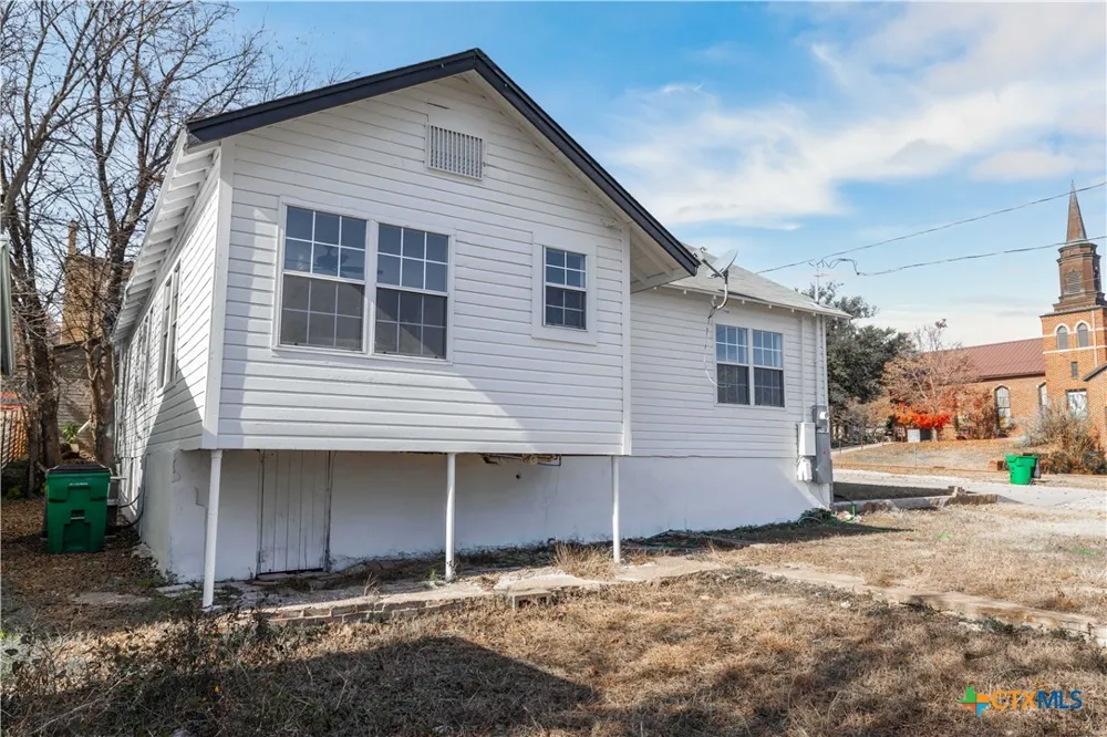 104 E Whitney Street Hamilton, TX 76531