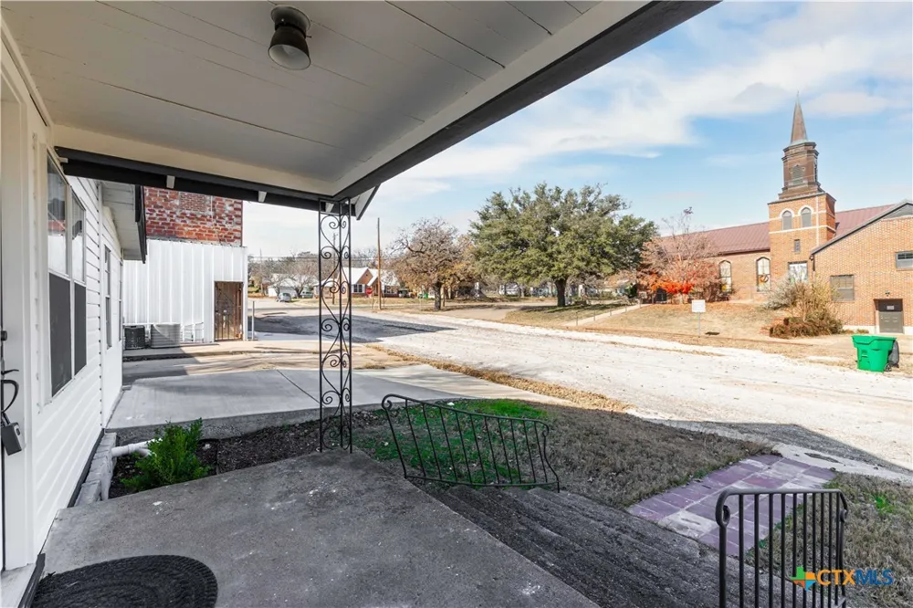 104 E Whitney Street Hamilton, TX 76531