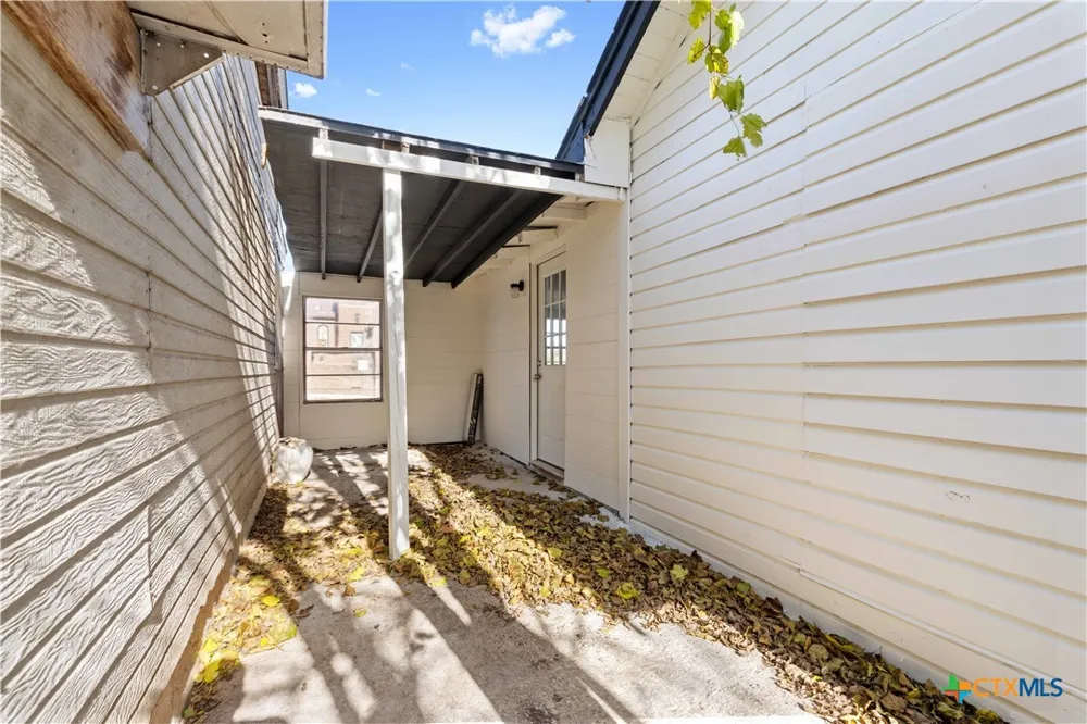 104 E Whitney Street Hamilton, TX 76531
