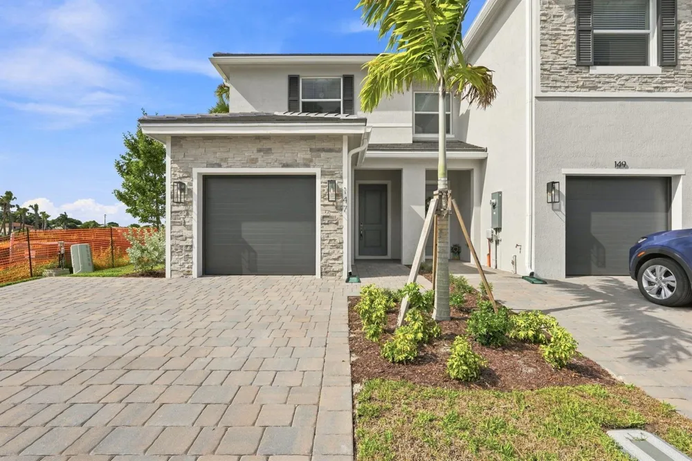 147 LAKESIDE LANDING COURT Royal Palm Beach, FL 33411