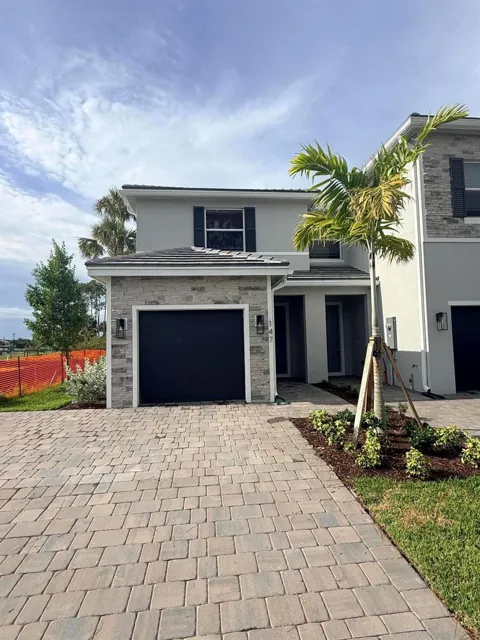 147 LAKESIDE LANDING COURT
