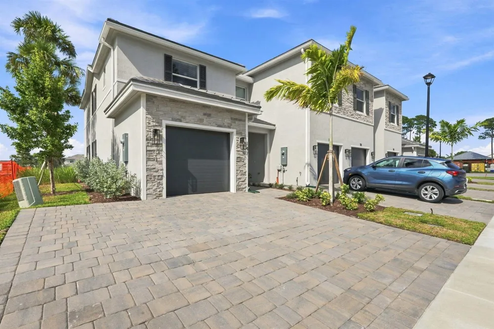 147 LAKESIDE LANDING COURT Royal Palm Beach, FL 33411