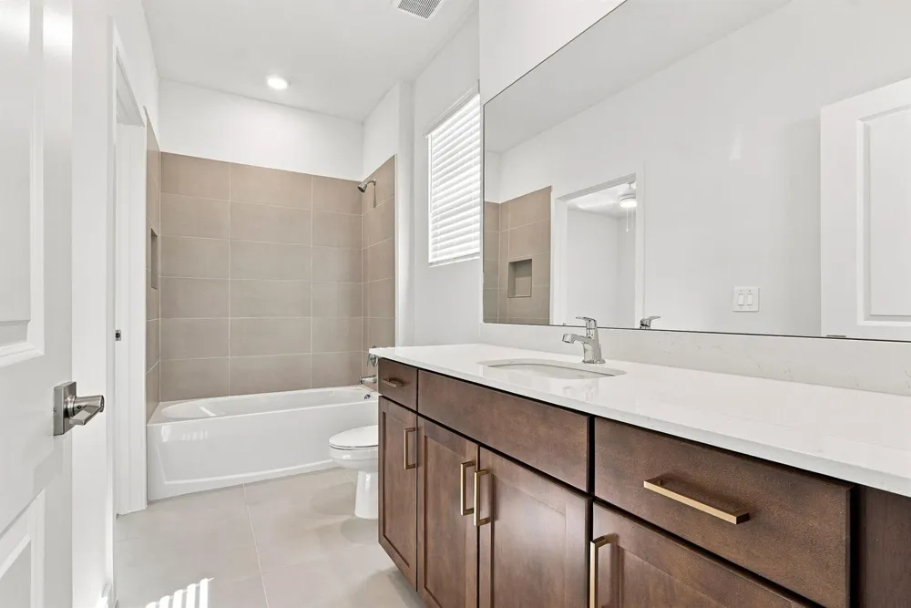 147 LAKESIDE LANDING COURT Royal Palm Beach, FL 33411