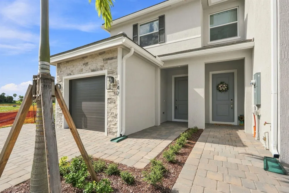 147 LAKESIDE LANDING COURT Royal Palm Beach, FL 33411