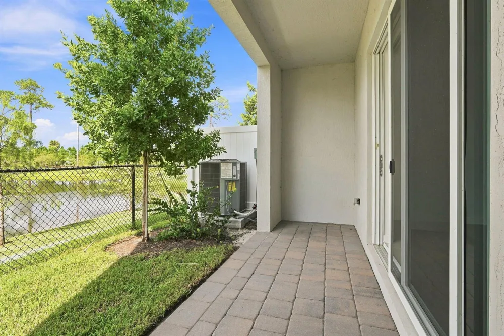 147 LAKESIDE LANDING COURT Royal Palm Beach, FL 33411