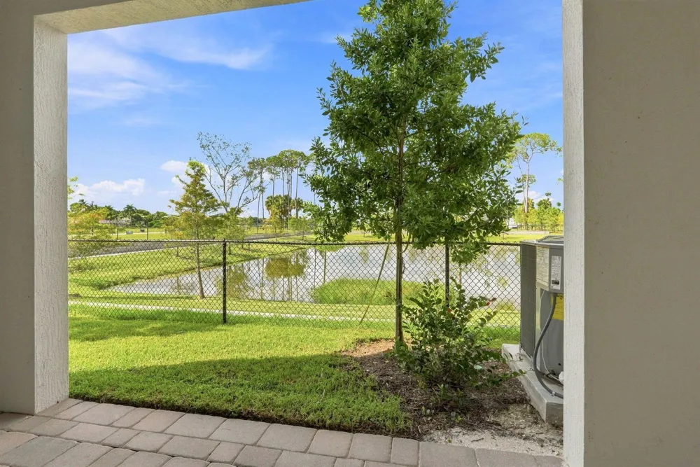 147 LAKESIDE LANDING COURT Royal Palm Beach, FL 33411