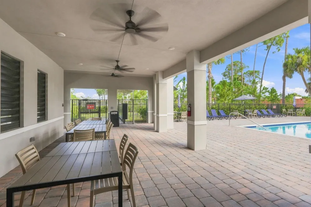 147 LAKESIDE LANDING COURT Royal Palm Beach, FL 33411