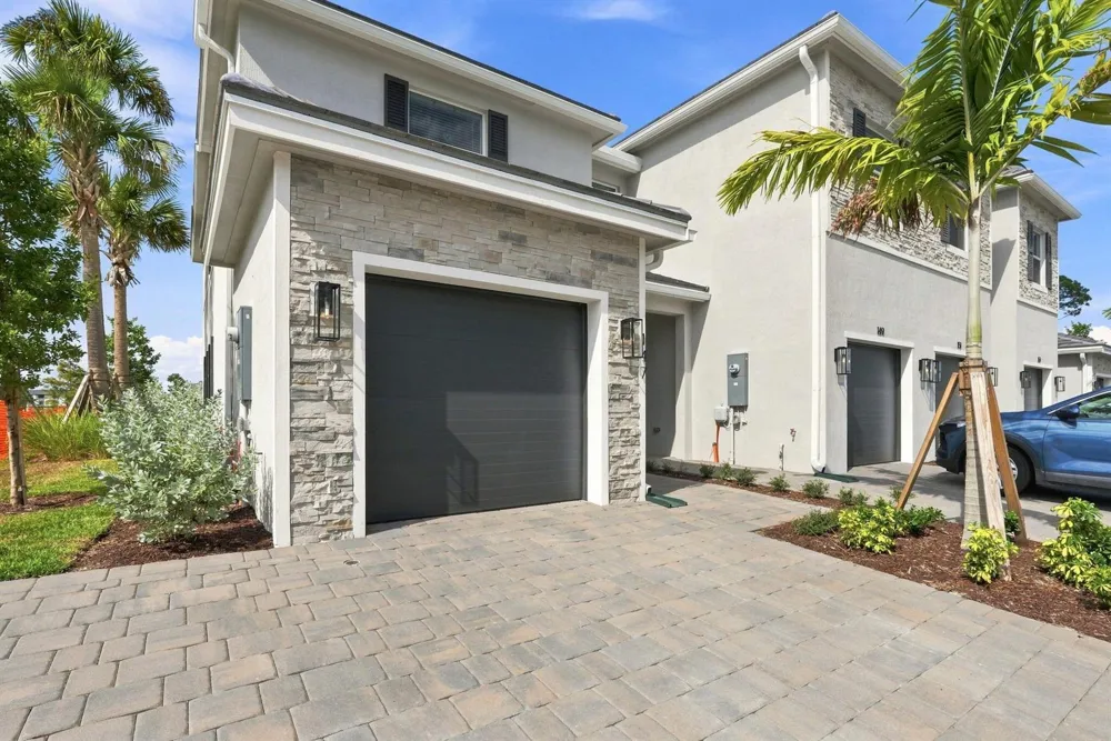 147 LAKESIDE LANDING COURT Royal Palm Beach, FL 33411