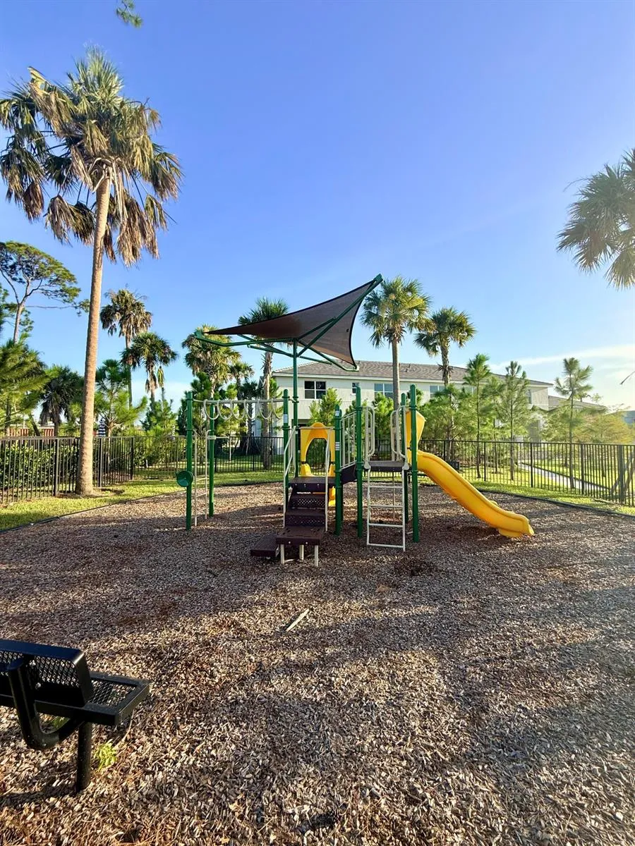 147 LAKESIDE LANDING COURT Royal Palm Beach, FL 33411