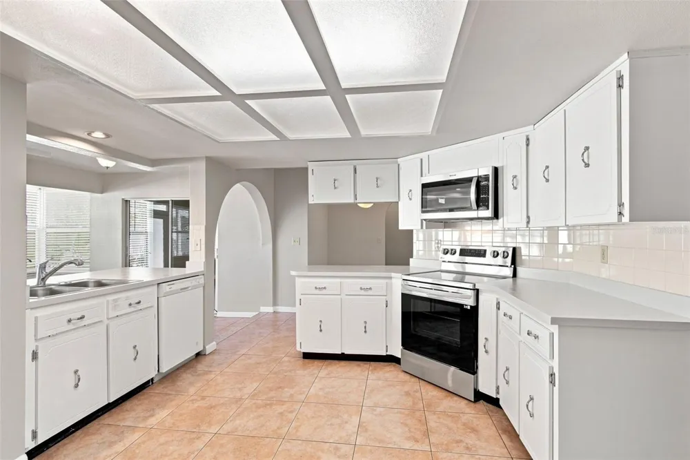 527 WAYFARER DRIVE Tarpon Springs, FL 34689