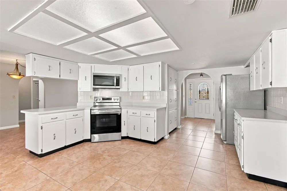 527 WAYFARER DRIVE Tarpon Springs, FL 34689