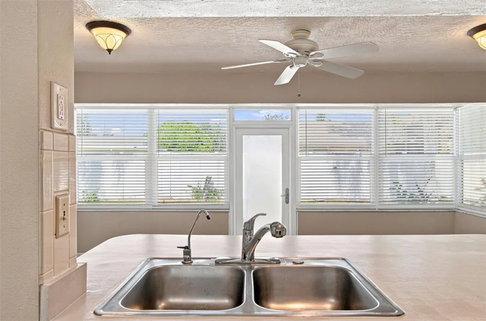 527 WAYFARER DRIVE Tarpon Springs, FL 34689