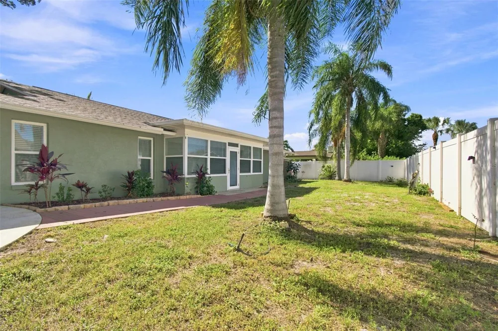 527 WAYFARER DRIVE Tarpon Springs, FL 34689