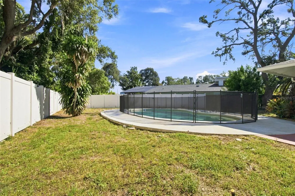 527 WAYFARER DRIVE Tarpon Springs, FL 34689