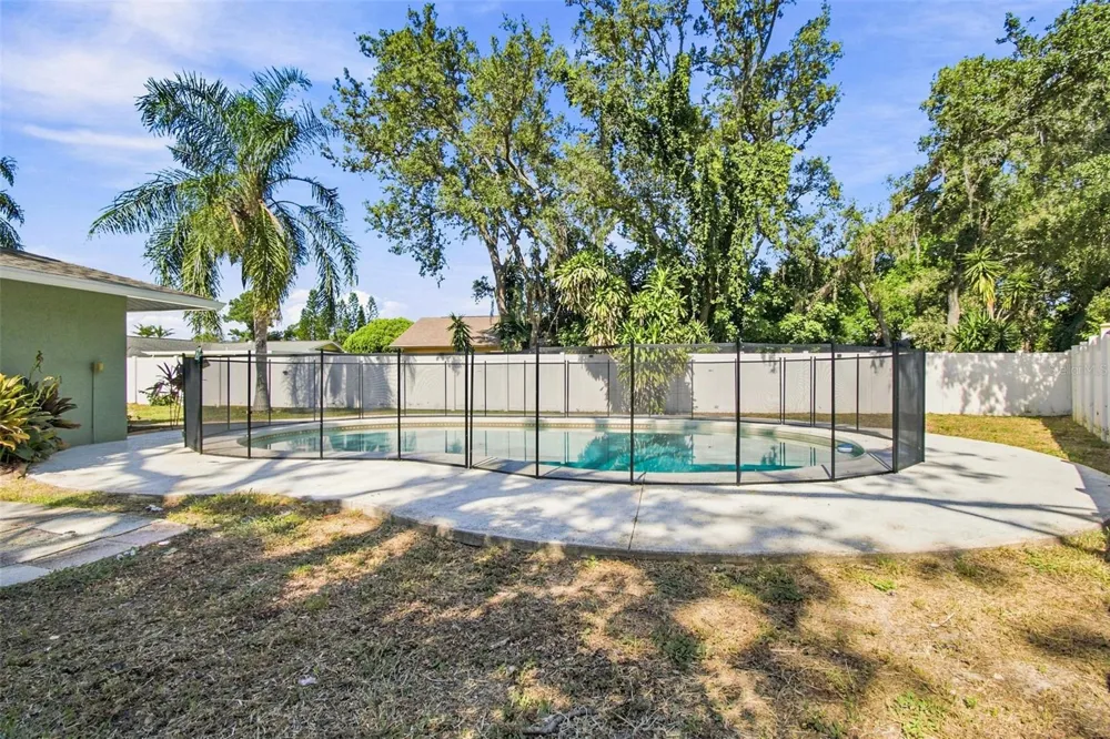 527 WAYFARER DRIVE Tarpon Springs, FL 34689