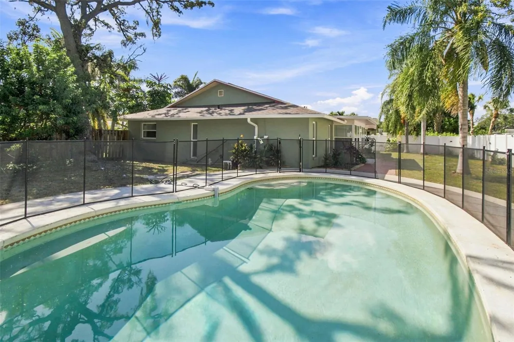 527 WAYFARER DRIVE Tarpon Springs, FL 34689