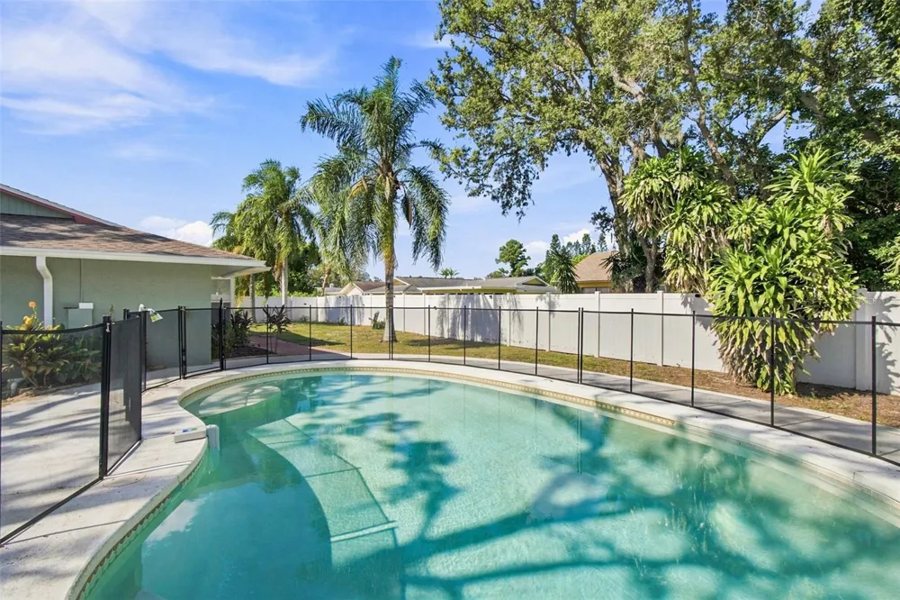 527 WAYFARER DRIVE Tarpon Springs, FL 34689