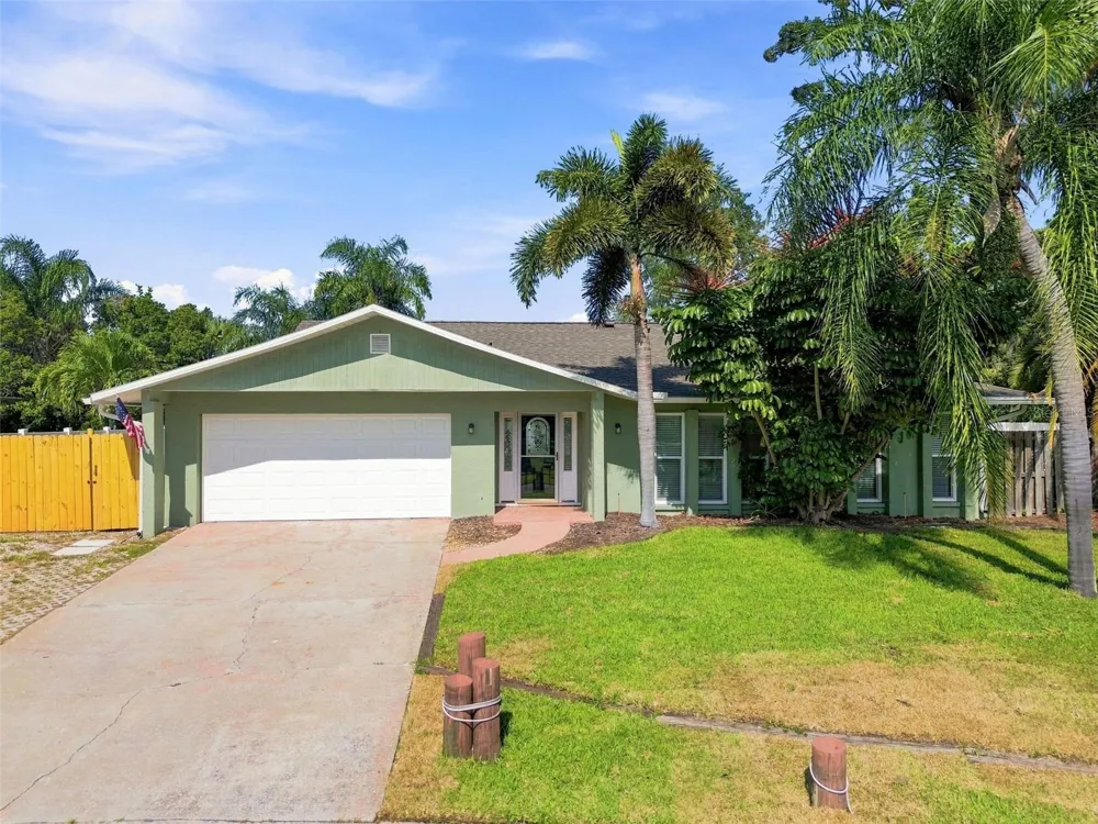 527 WAYFARER DRIVE Tarpon Springs, FL 34689