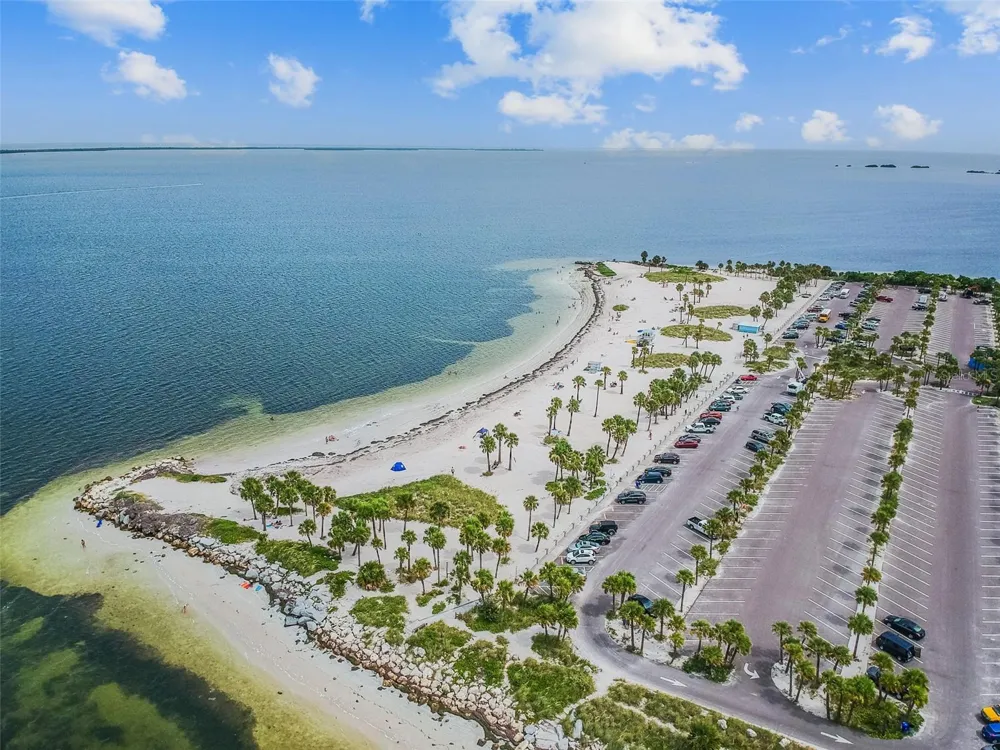 527 WAYFARER DRIVE Tarpon Springs, FL 34689