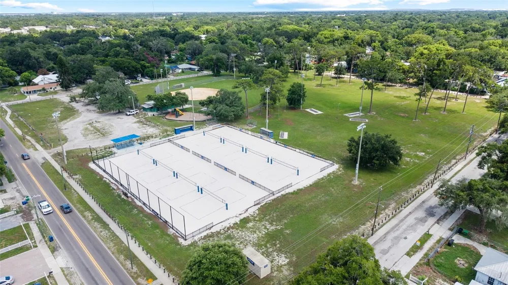 6726 11TH STREET Tampa, FL 33604