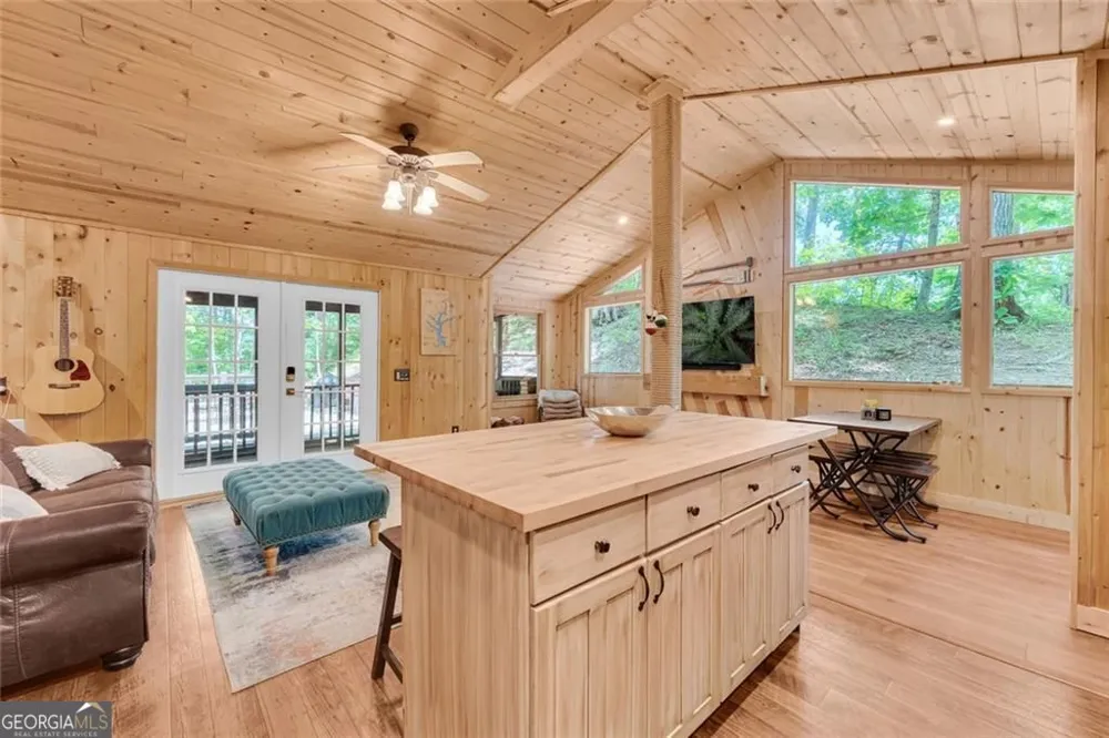 185 Pope Dickson LN Clarkesville, GA 30523