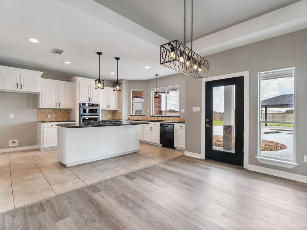 863 Bunkhouse Trail Angleton, TX 77515