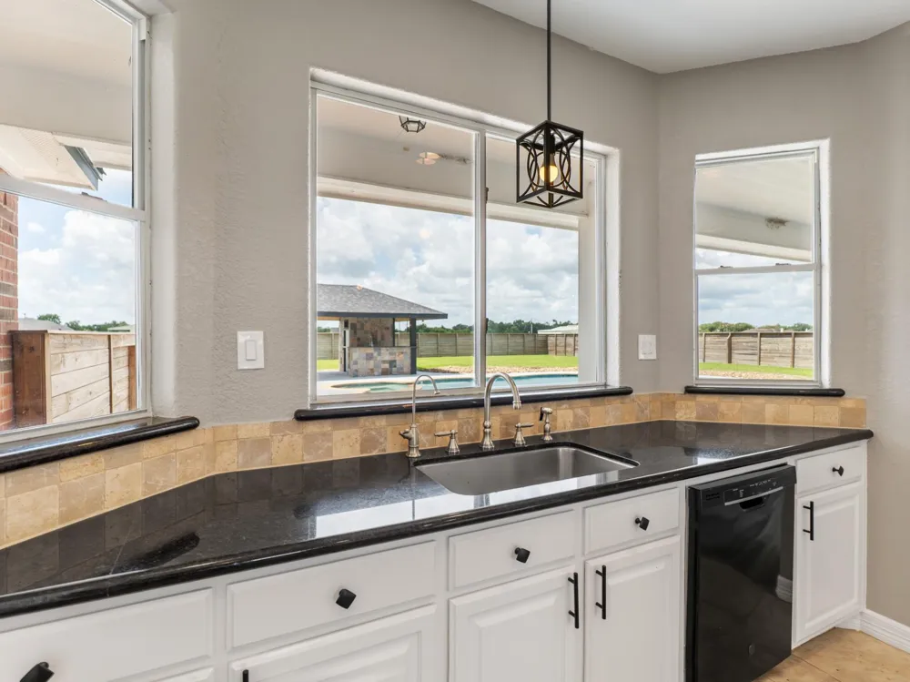 863 Bunkhouse Trail Angleton, TX 77515