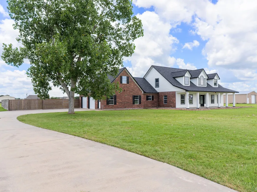 863 Bunkhouse Trail Angleton, TX 77515