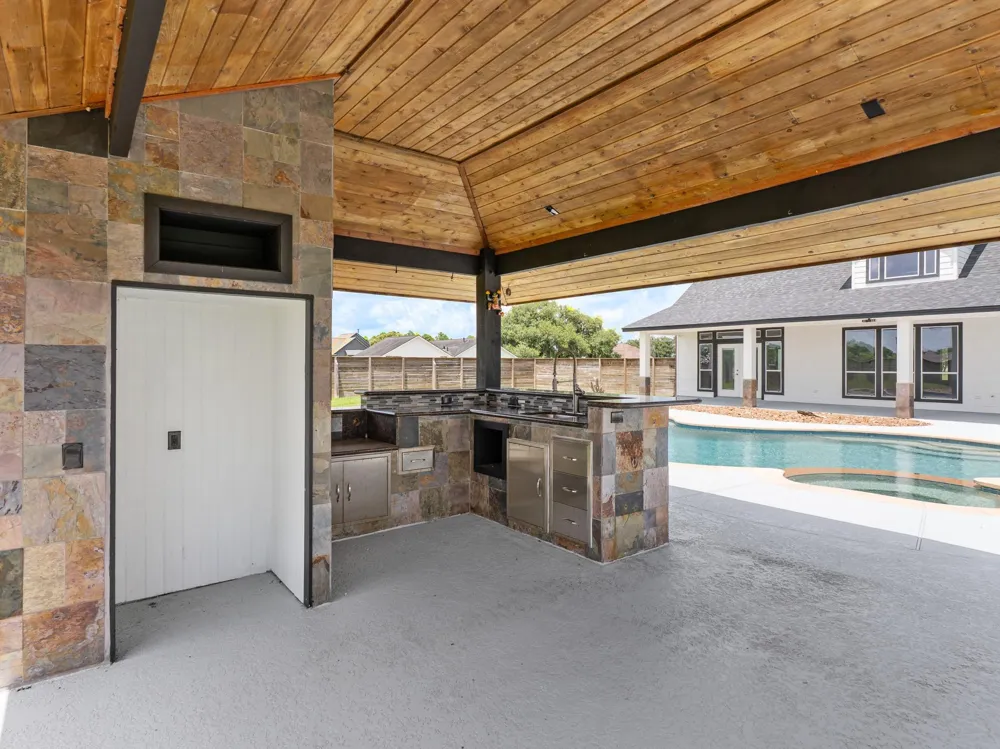 863 Bunkhouse Trail Angleton, TX 77515