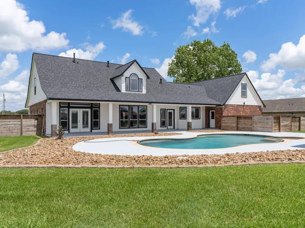 863 Bunkhouse Trail Angleton, TX 77515
