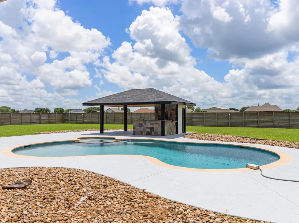 863 Bunkhouse Trail Angleton, TX 77515