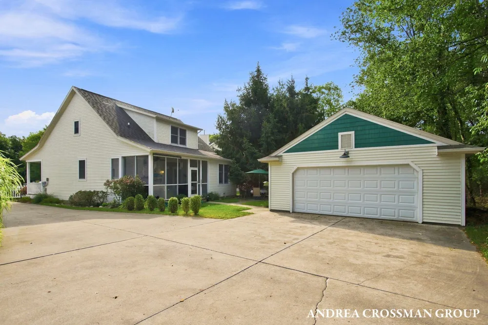 459 Summer Grove Drive Douglas, MI 49406