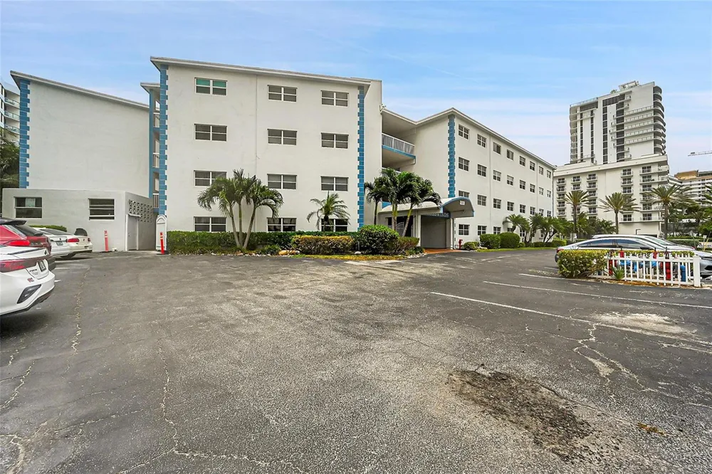 1300 OCEAN BOULEVARD #201 Pompano Beach, FL 33062