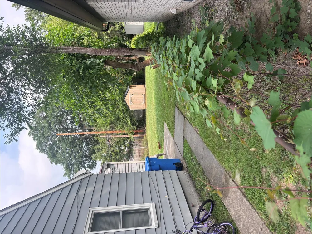 5984 Robindale Avenue Dearborn Heights City, MI 48127