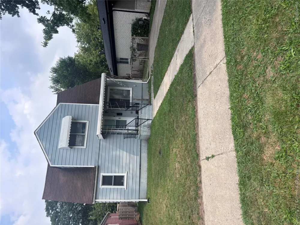5984 Robindale Avenue Dearborn Heights City, MI 48127