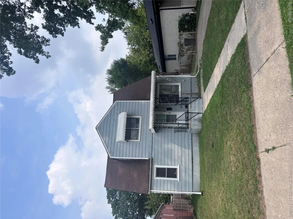 5984 Robindale Avenue Dearborn Heights City, MI 48127