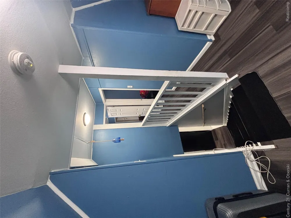 5984 Robindale Avenue Dearborn Heights City, MI 48127