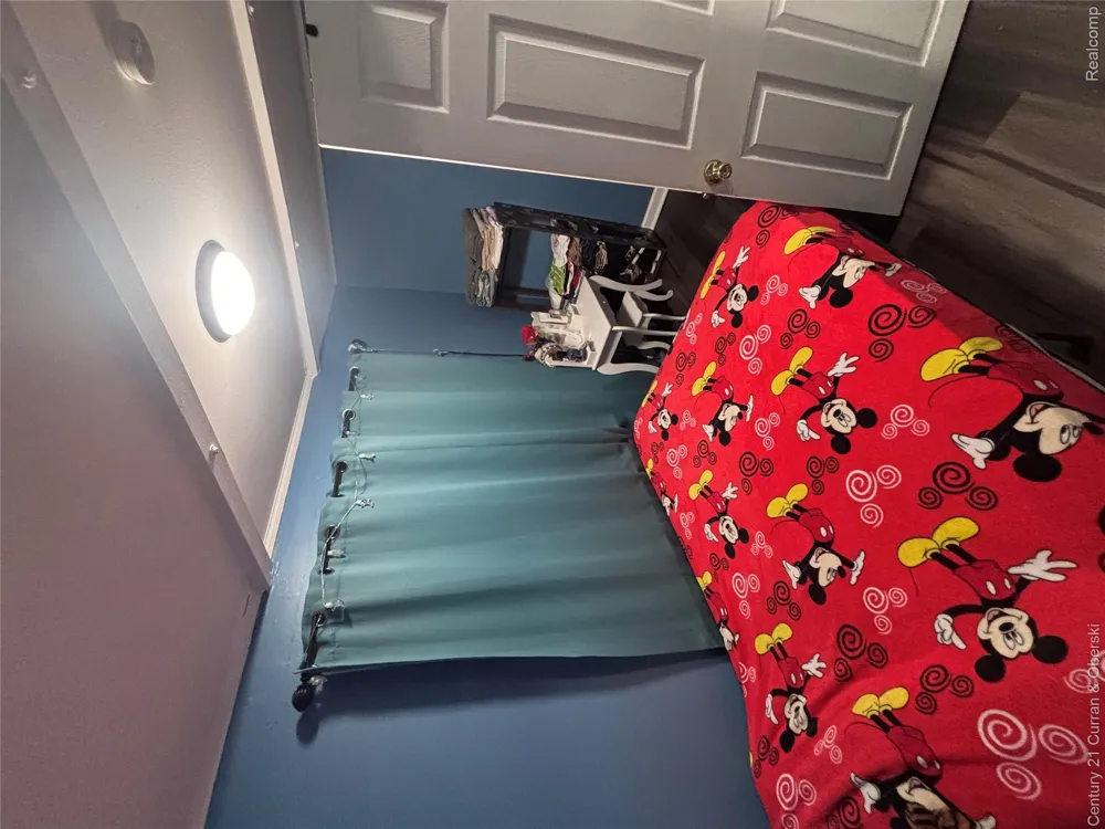 5984 Robindale Avenue Dearborn Heights City, MI 48127