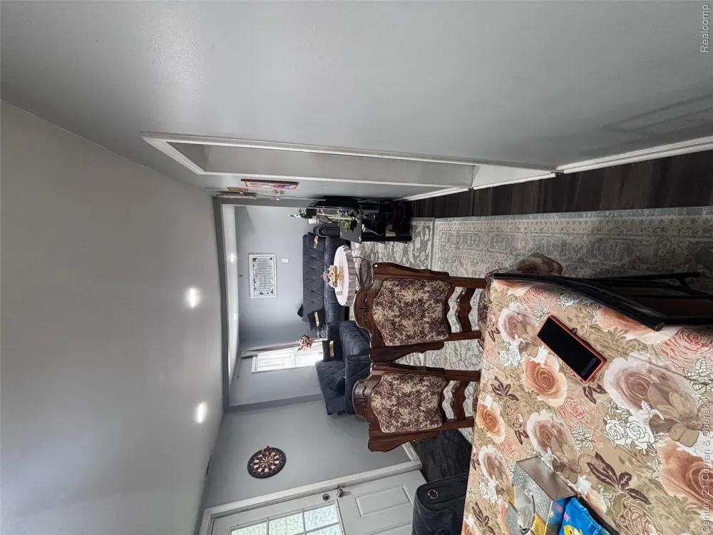 5984 Robindale Avenue Dearborn Heights City, MI 48127