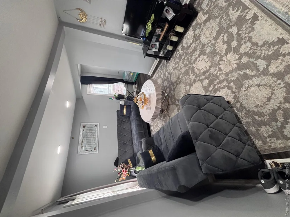 5984 Robindale Avenue Dearborn Heights City, MI 48127